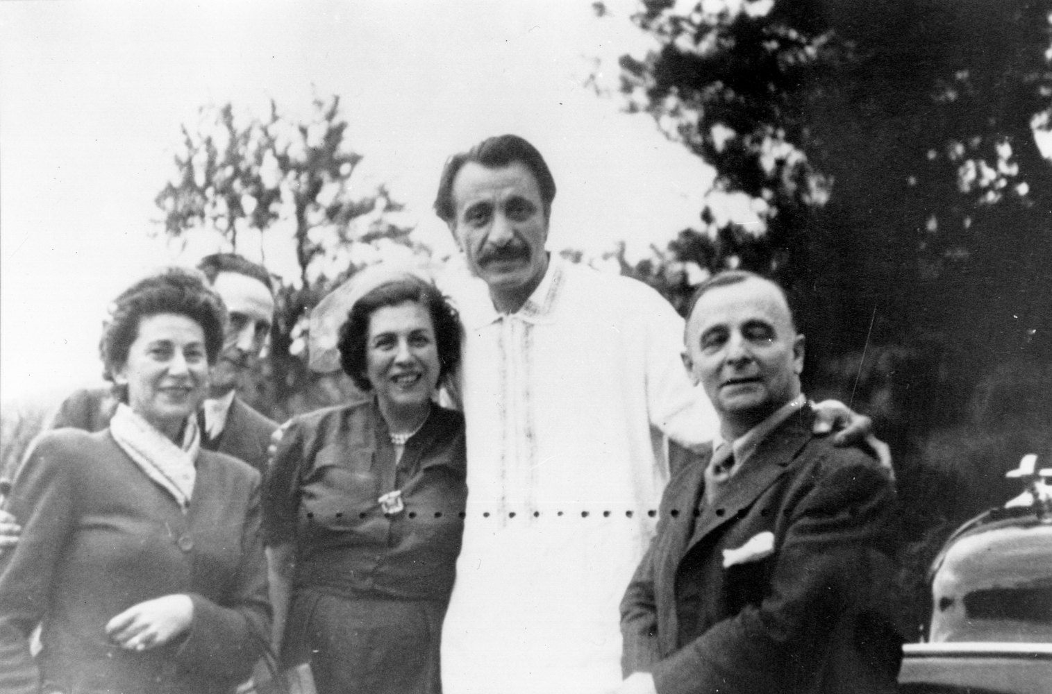 Maria Martins, Marcel Duchamp, Mrs. Enrico Donati, Gorky, and Frederick Kiesler, 23 May 1948. Unknown photographer. Gift of Mrs. Enrico Donati.